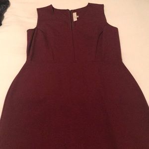 LOFT Dresses - Ann Taylor loft maroon v-neck pencil dress LOFT Dresses - Ann Taylor loft maroon v-neck pencil dress